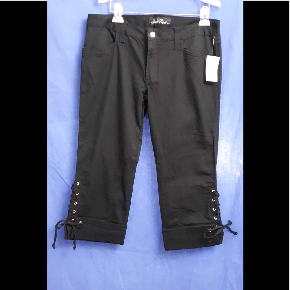 ⭐️Lace up Leg Capri Sexy!⭐️